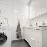 3 Bedroom Lovely In Hol *